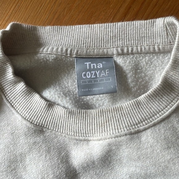 Aritzia TNA cozy af fleece crew neck - Picture 2 of 4